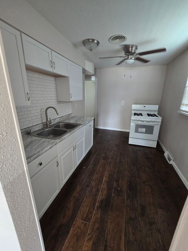 Building Photo - Beautiful 3BD/1BA