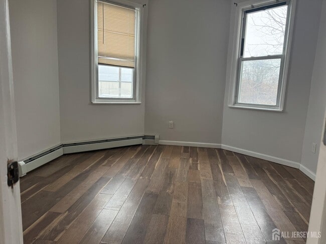 Building Photo - 214 Grant St