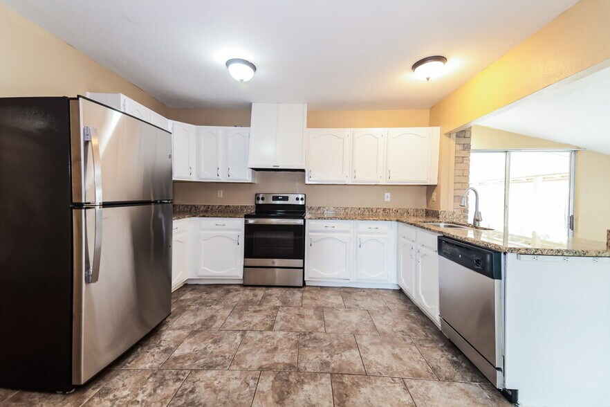 Building Photo - 515 Nora Ln