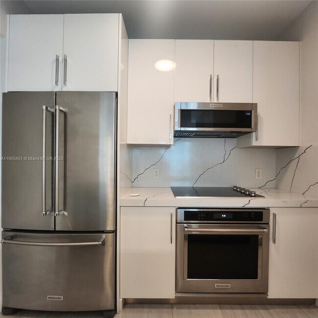 Building Photo - 950 Brickell Bay Dr