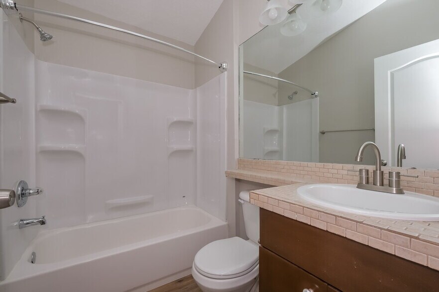 Building Photo - 8501 Quarter Horse Dr