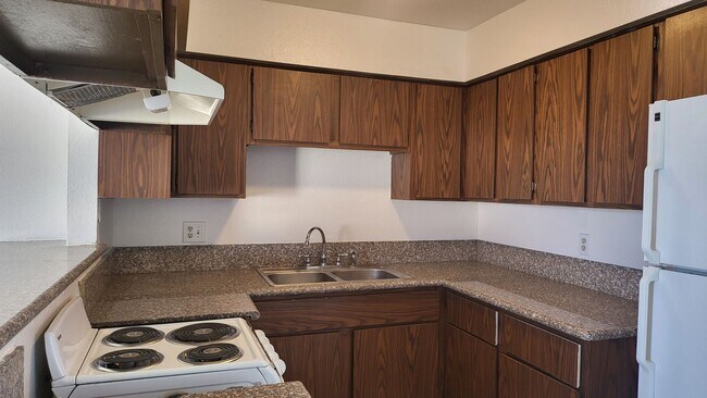 Building Photo - 3117 E Carey Ave
