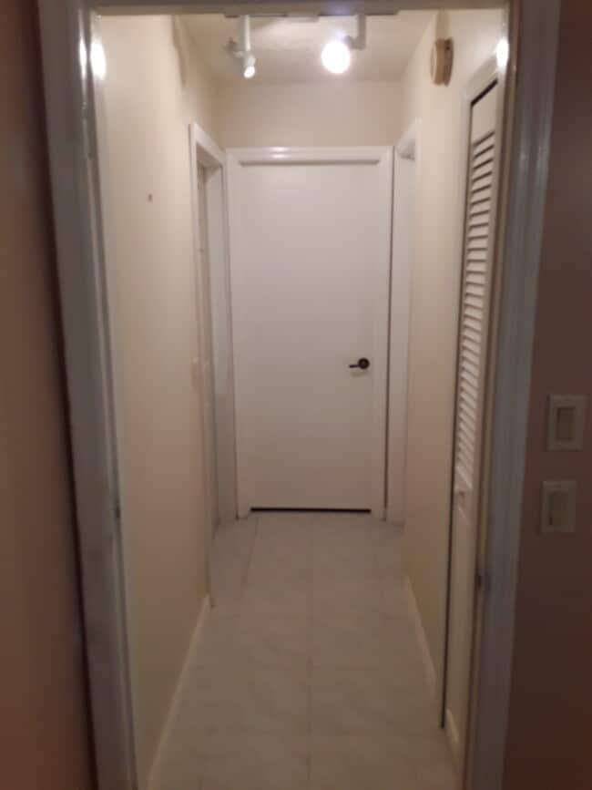 Building Photo - 118 SW Fairway Ave