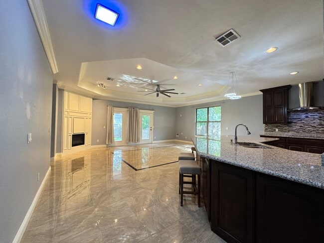 Building Photo - Spacious 3 Bed 2.5 Bath Home Near Oklahoma...