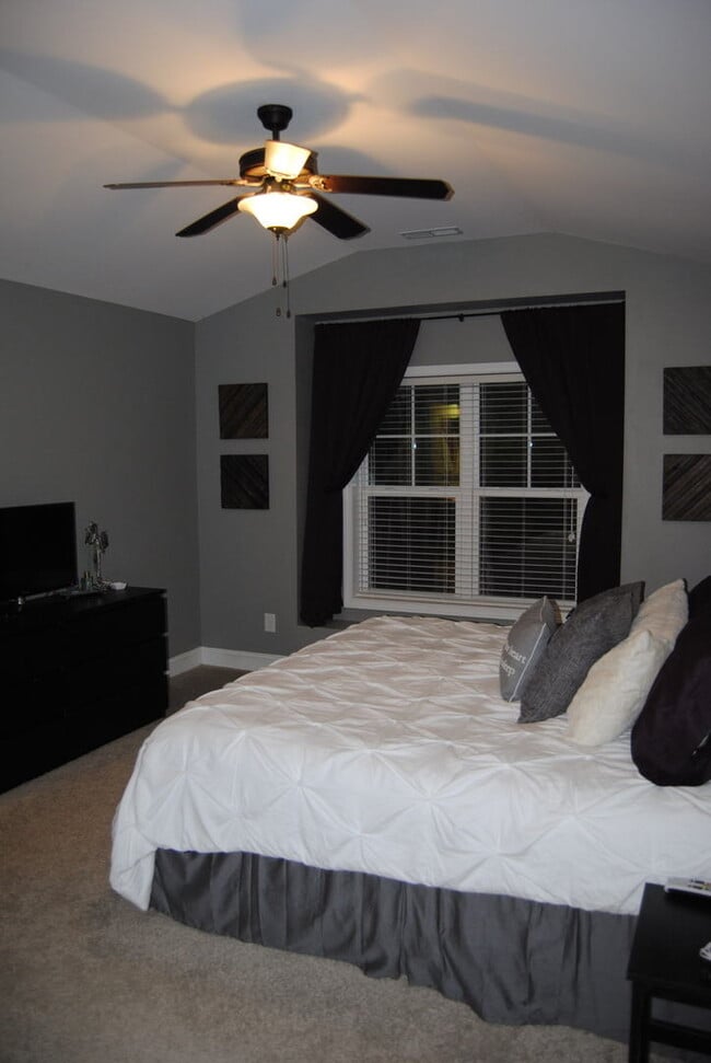 Building Photo - Spacious 4-Bedroom Home with Loft, New Carpet & Private Cul-de-Sac Location