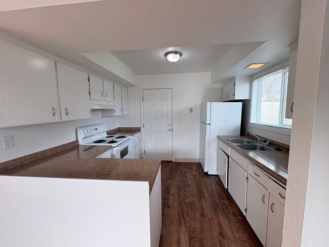 Building Photo - Sh314-316