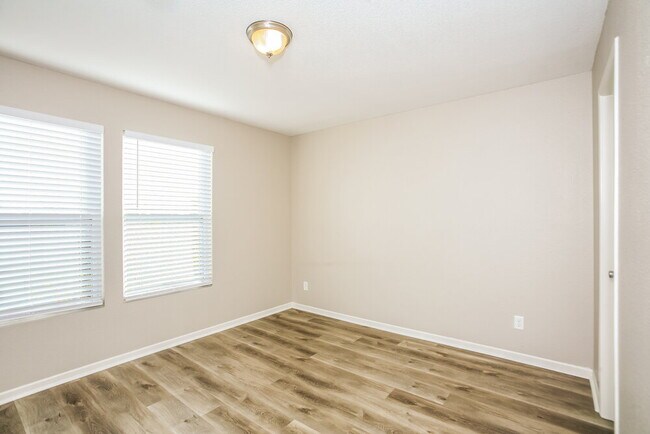 Building Photo - 8038 Retreat Ln