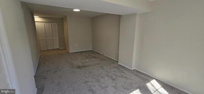 Building Photo - 15 Asbury Way