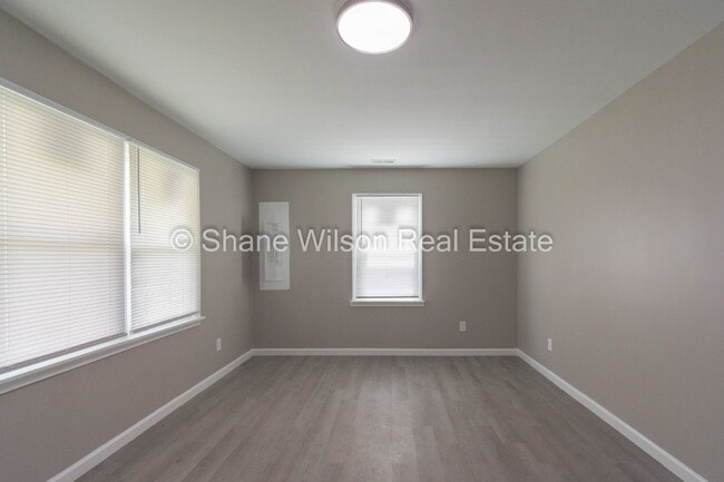 Building Photo - Remodeled 2BR/ 1 BA home ready for easy li...