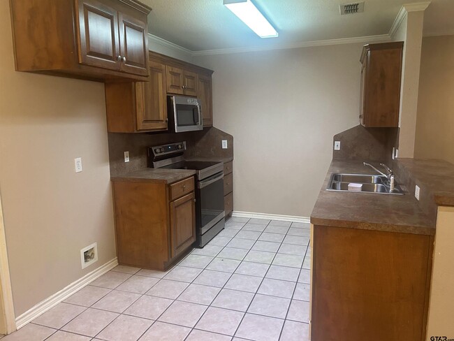 Building Photo - 8315 Garrett Dr