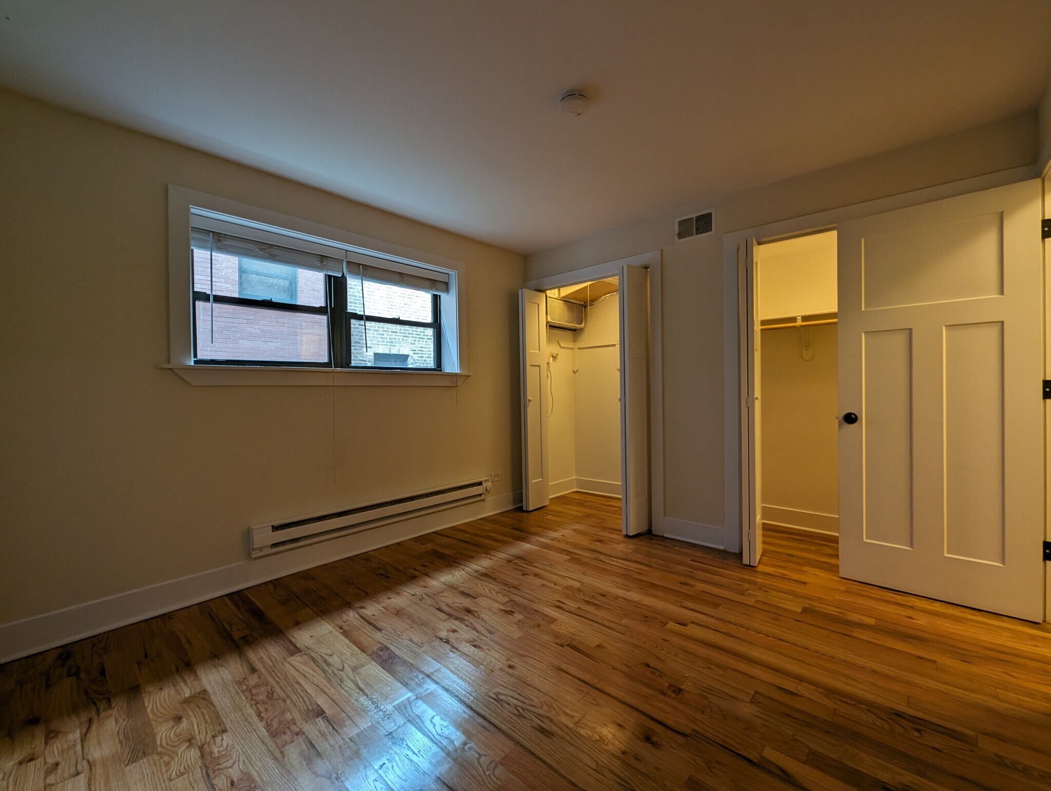 Building Photo - 557 W Arlington Pl