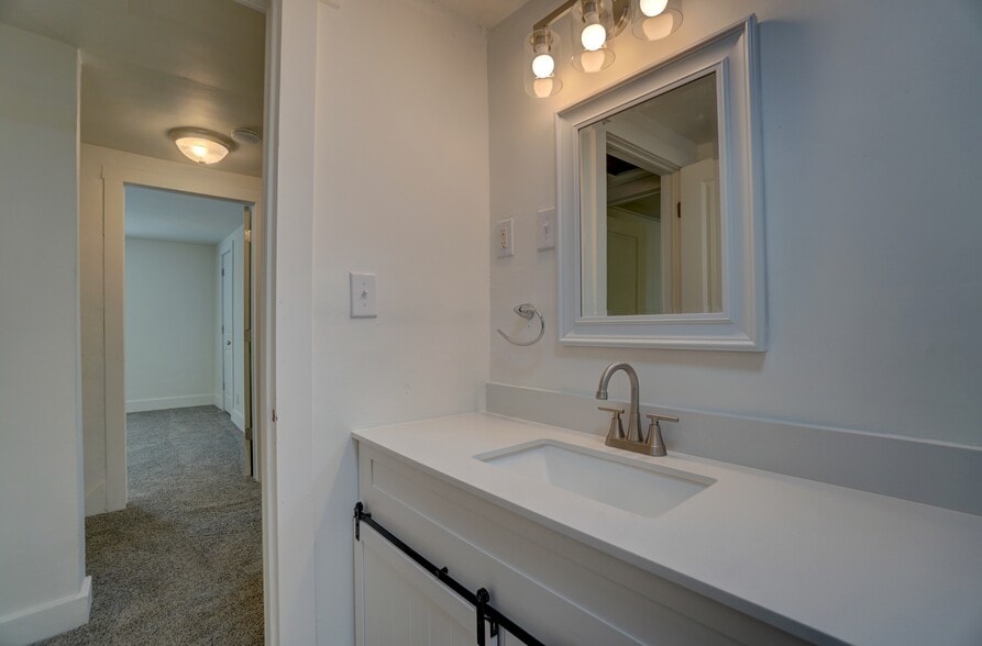 Building Photo - 4 Runyan Ct