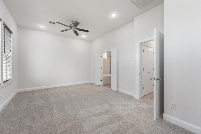 Building Photo - 3141 Leeland St