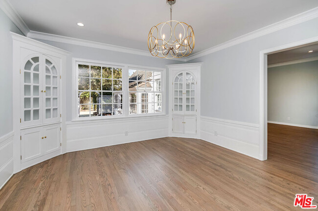 Building Photo - 4649 Sancola Ave