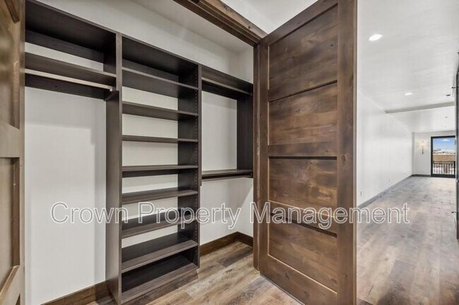 Building Photo - 317 Akers Ln