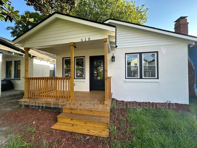 Primary Photo - 618 E Waldburg St