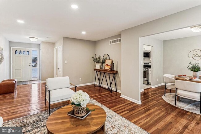 Building Photo - 7 Cedar Bluff Ct