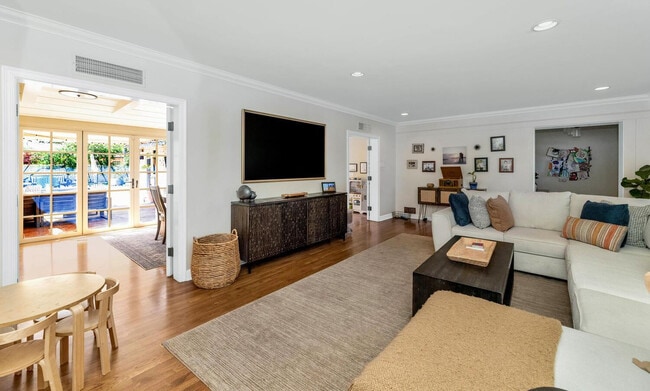 Building Photo - 1021 W Encanto Blvd