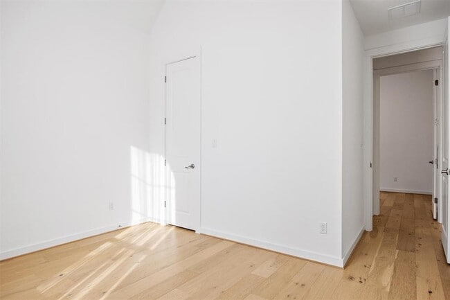 Building Photo - 1221 Texas Ash Ln