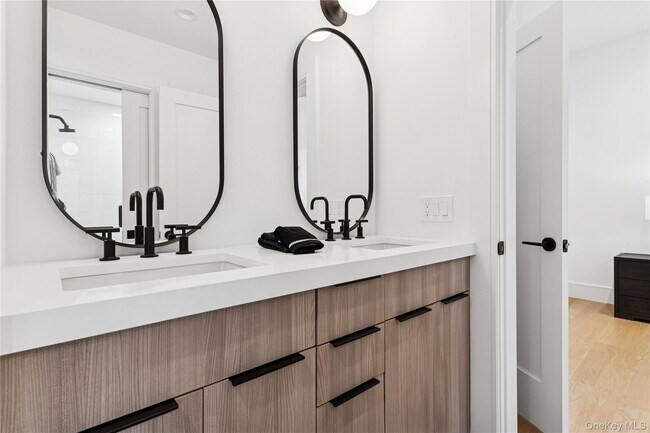 Building Photo - 4 Margareta Ct