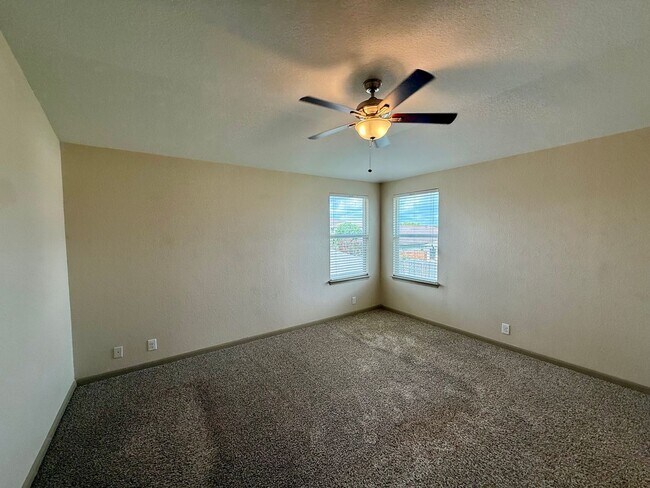 Building Photo - Beautiful 3 bedroom, 2.5 bathroom in Avery...