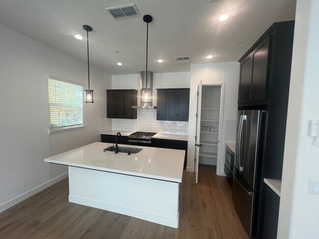 Building Photo - 4 Bed / 3 Bath | Crocker Village Home Available Now