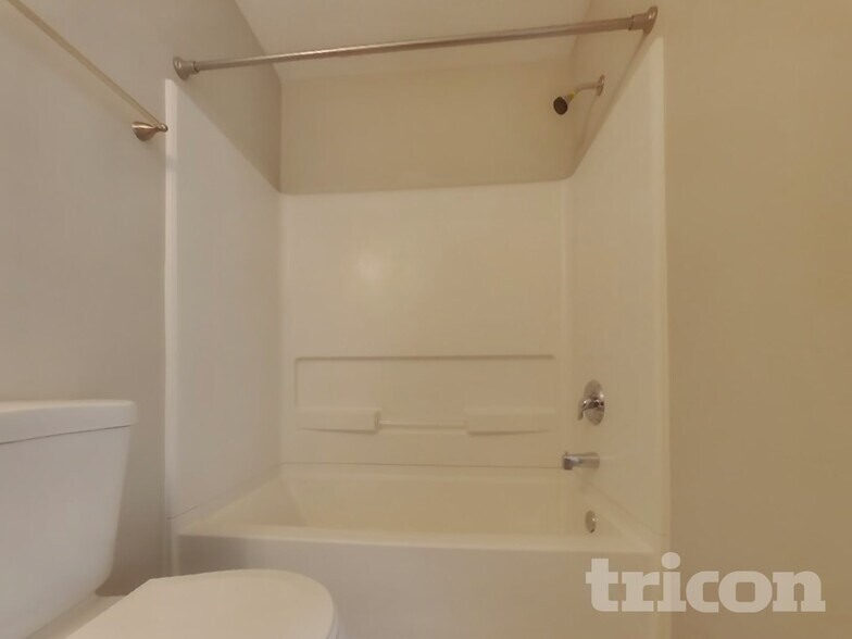 Building Photo - 2621 Grand Fir Dr