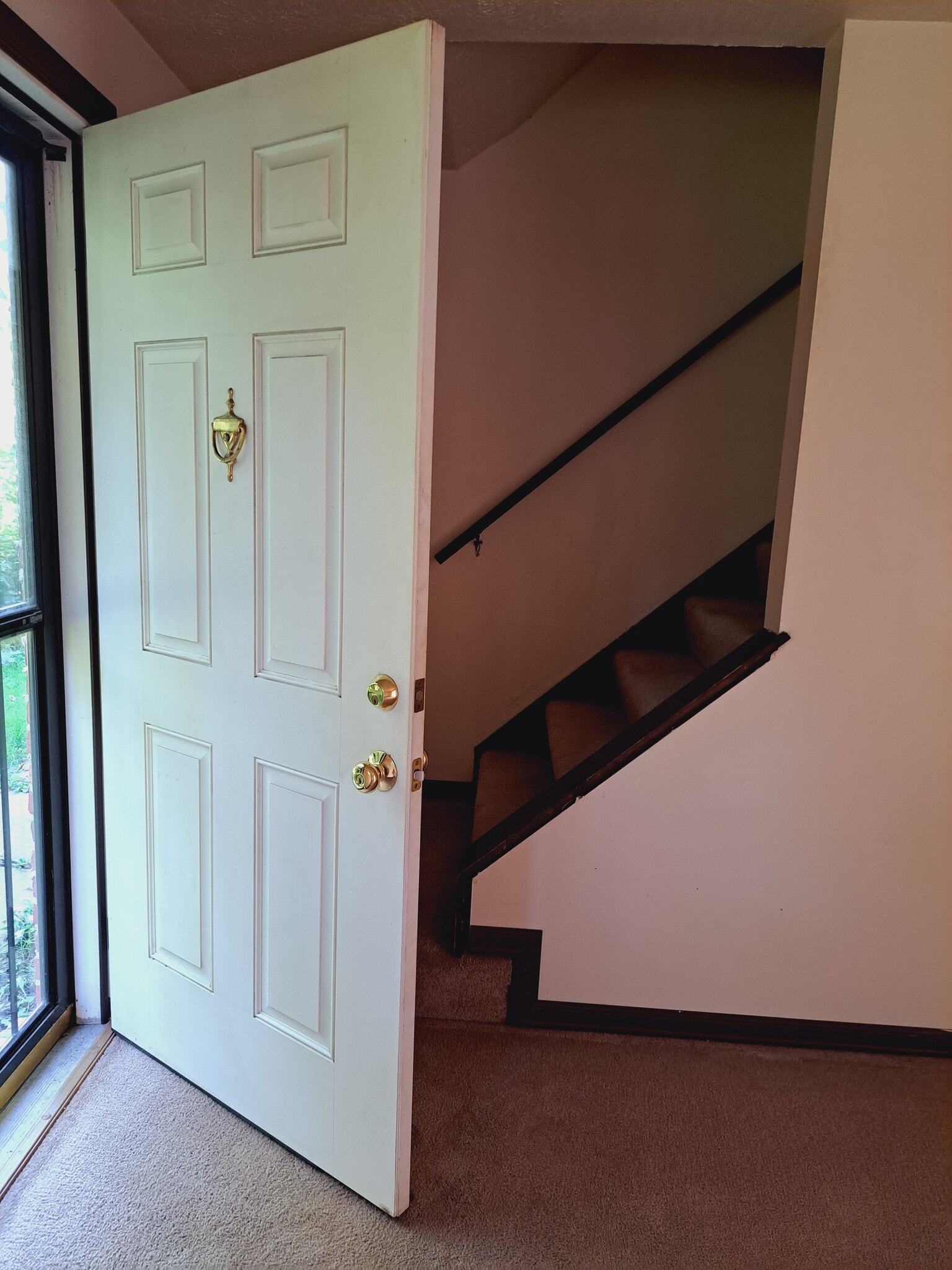 Front door entrance - 400 Brierly Ln