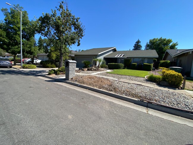 Building Photo - 8296 N Raisina Ave