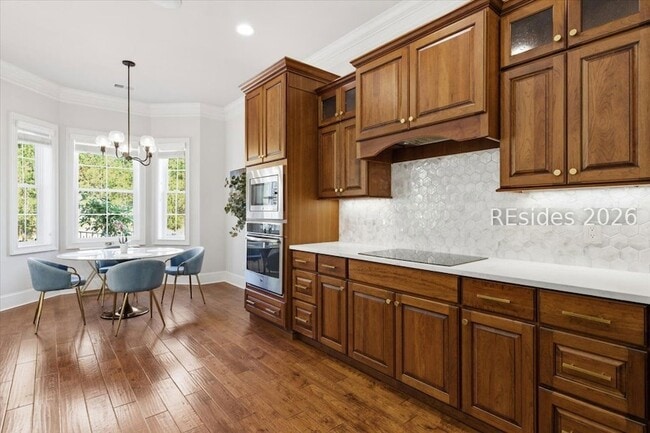 Building Photo - 165 Topside E