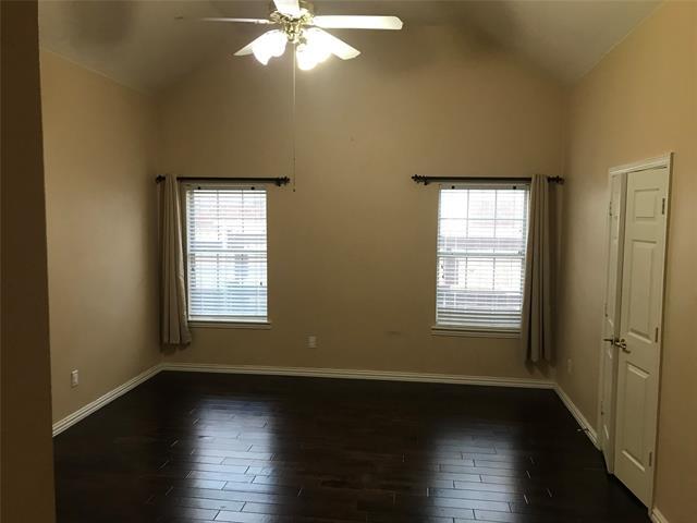 Building Photo - 2042 Fox Glen Dr