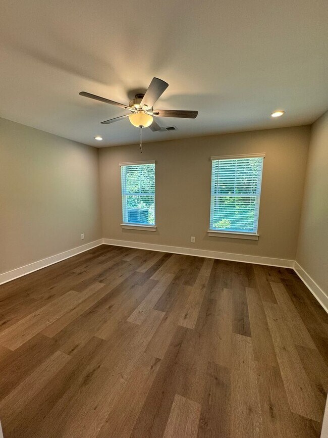 Building Photo - 125 Brawley Villas Place