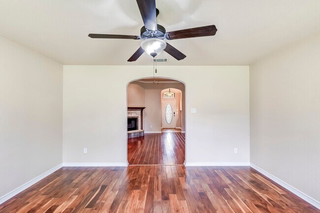 Building Photo - 2405 Coy Dr