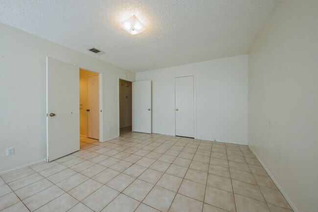 Building Photo - 8810 Piney Point Dr