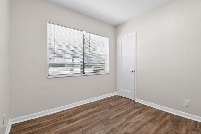 Building Photo - 838 45th St