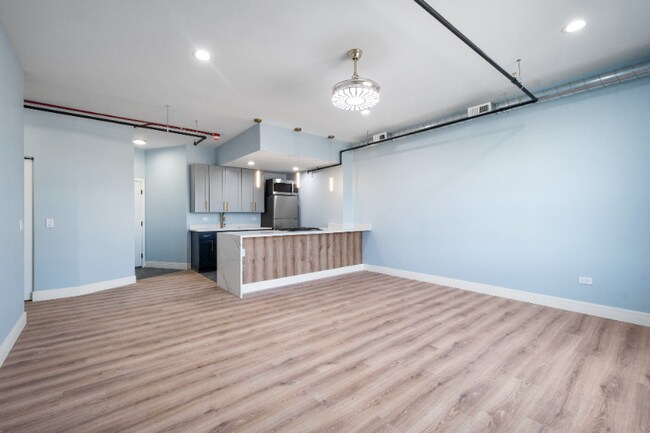 Building Photo - 9909 W Roosevelt Rd