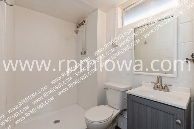 Building Photo - 1402 Linden Dr