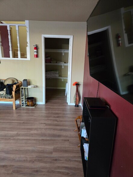 Building Photo - 4876 Rollingwood Cir