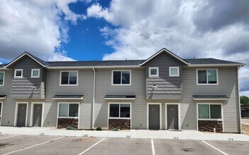 Building Photo - Like new 3 bedroom.