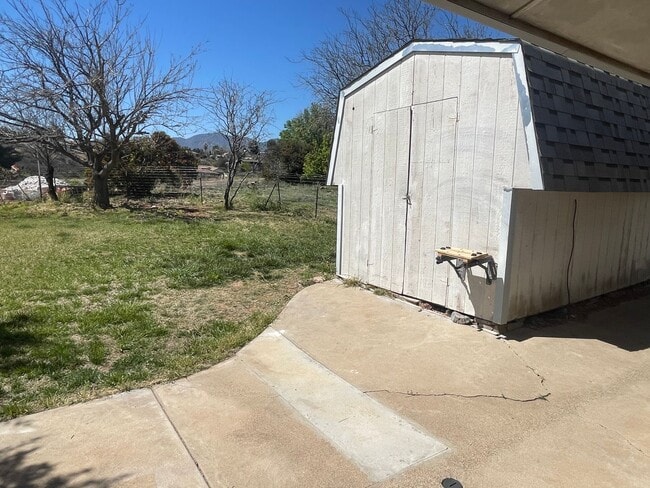 Building Photo - 3 Bed 2 Bath Contact Property Pros Realty ...