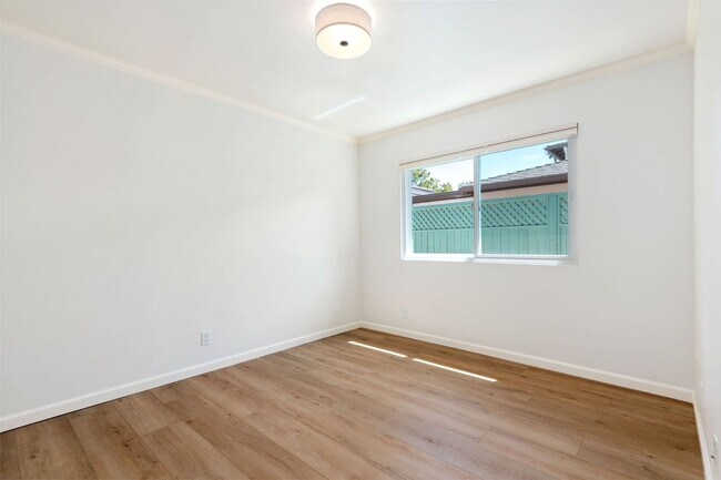 Building Photo - Beautifully redone Spanish duplex in peaceful and centrally-located Hidden Valley!