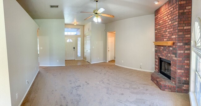 Building Photo - This beautiful 3 bedroom 2 bath home, is located just minutes from shopping, airport, hospitals a...