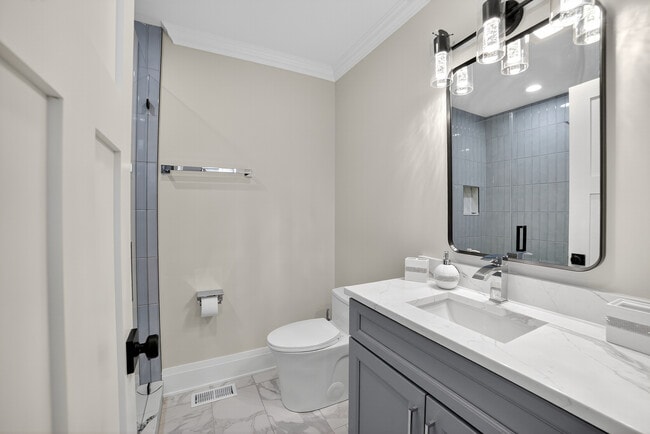 Building Photo - 3019 N Kenneth Ave