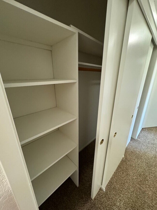 Building Photo - 1042 Awani Dr