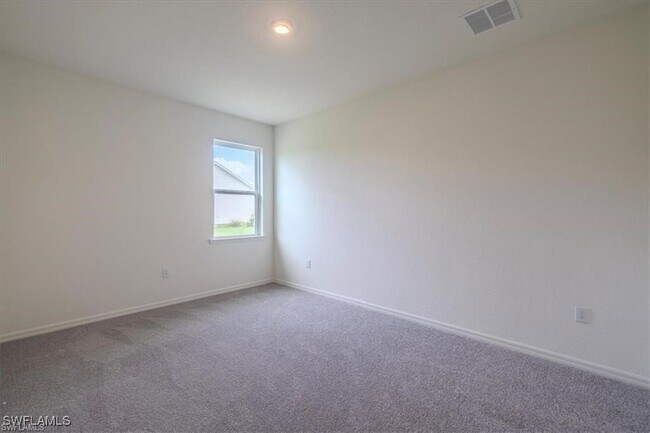 Building Photo - 4208 NE 15th Pl