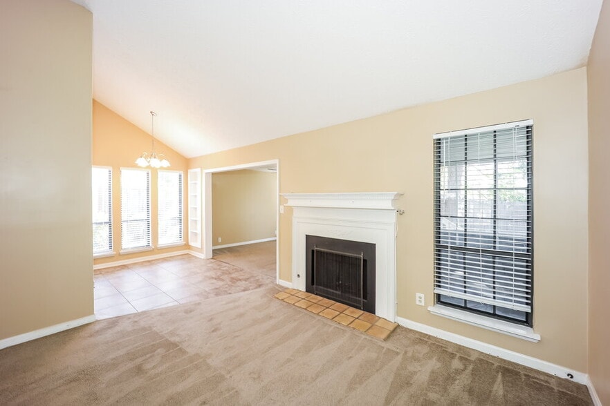 Building Photo - 5818 Northfield Dr