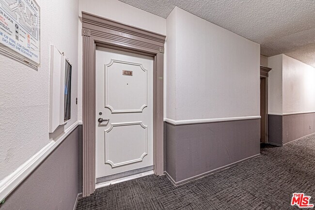 Building Photo - 620 S Gramercy Pl