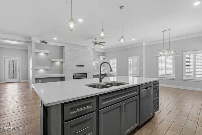 Building Photo - 13580 Lawkland St