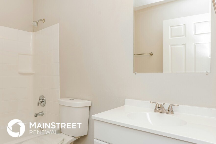 Building Photo - 430 Almansa St NE