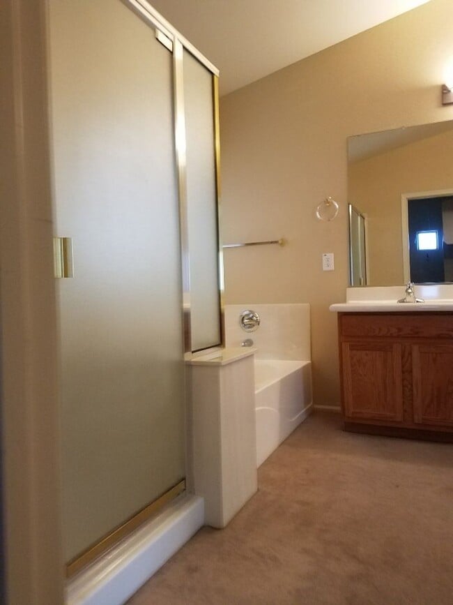 Building Photo - FREE RENT OAC  4 bedroom  3 car garage RV Gate